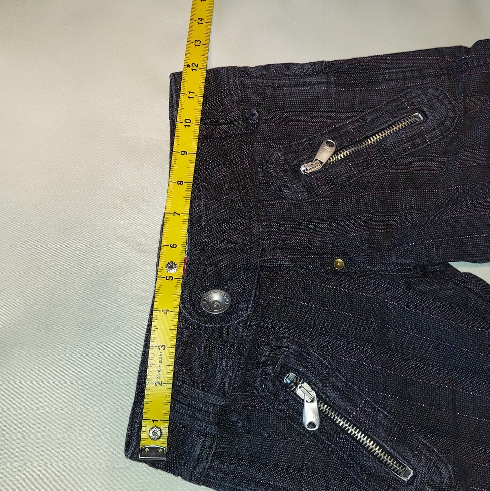 Girls, Diesel jeans